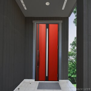 ワインレッドの玄関ドア
